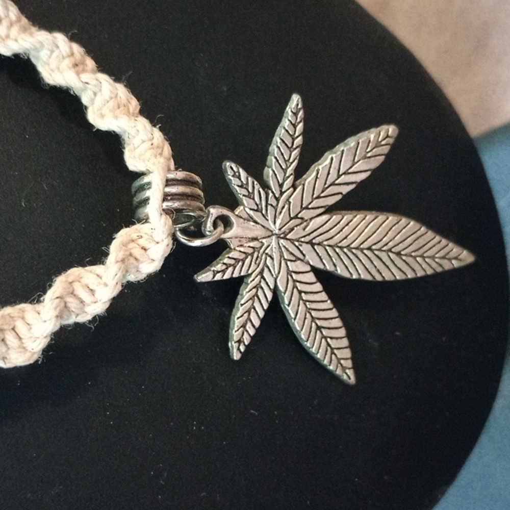 SALE 💰 💰 Weed necklace.